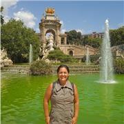 Doy clases de refuerzo escolar en matemáticas y castellano hace más de 10 años y también doy servicio de canguro.